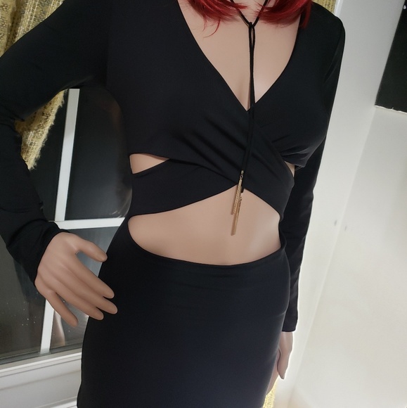 Body Hugging Open Crossover Front Black Dress - Picture 2 of 6